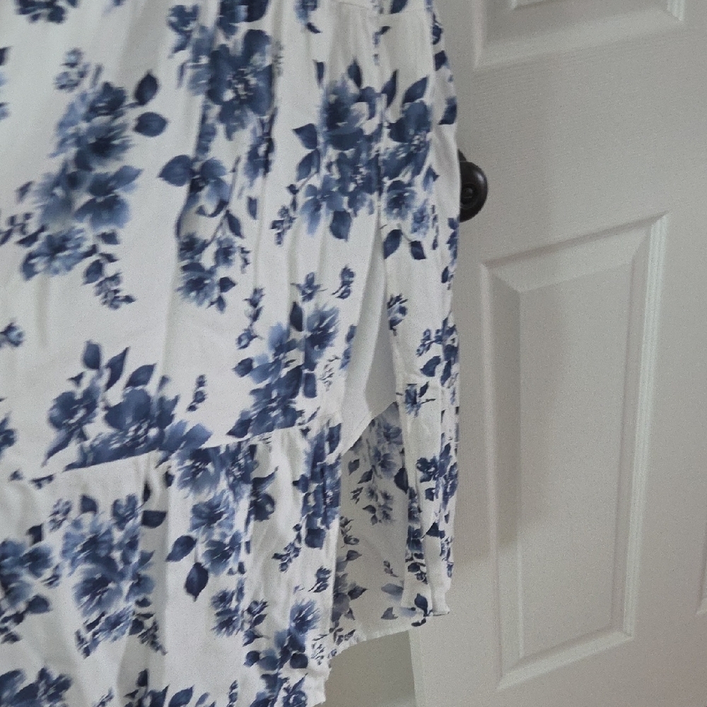 Hollister Blue and White Floral Midi Dress - Picture 5 of 9